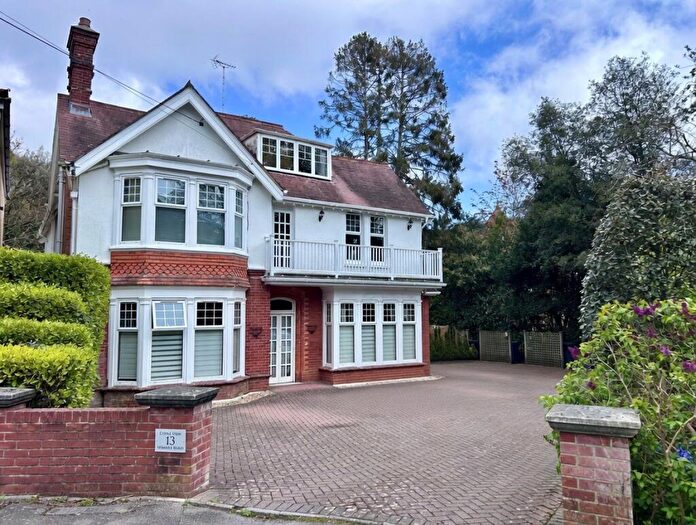 2 Bedroom Apartment For Sale In Warren Road, Alum Chine, BH4