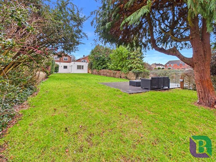 4 Bedroom Link Detached House For Sale In Elm Grove, Woburn Sands, MK17