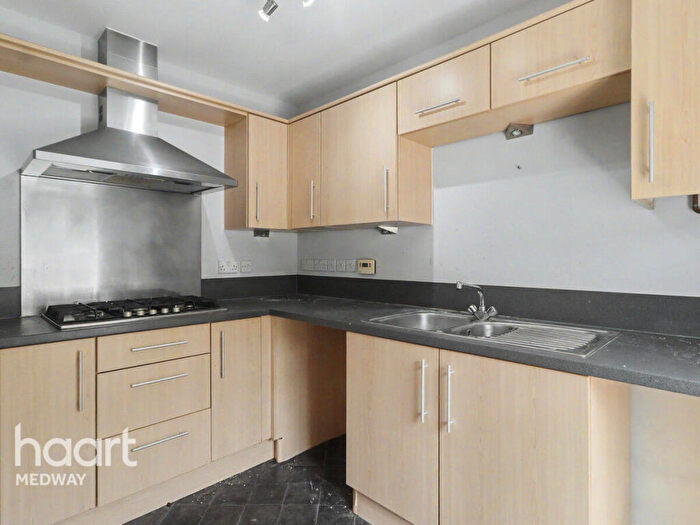 4 Bedroom Town House To Rent In Sarafand Grove, Rochester, ME2