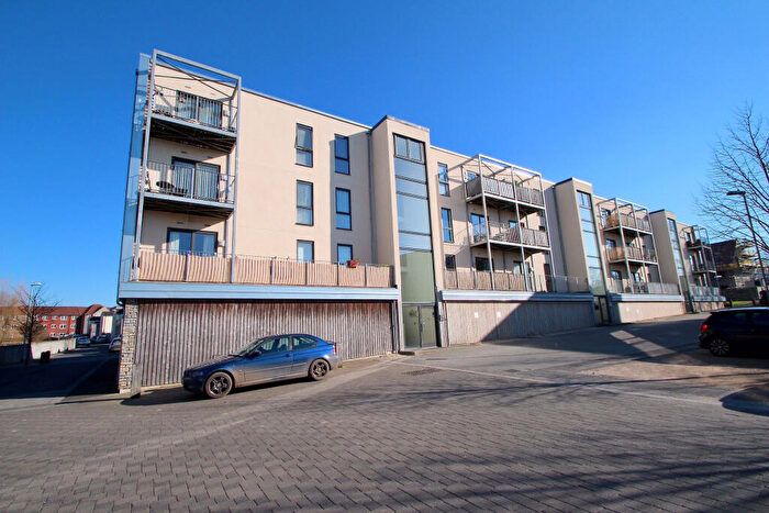 2 Bedroom Apartment For Sale In Lime Tree Square, Street, BA16