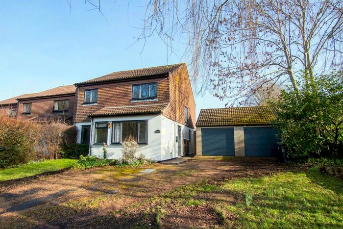 4 Bedroom Detached House To Rent In Maple Drive, Burgess Hill, RH15