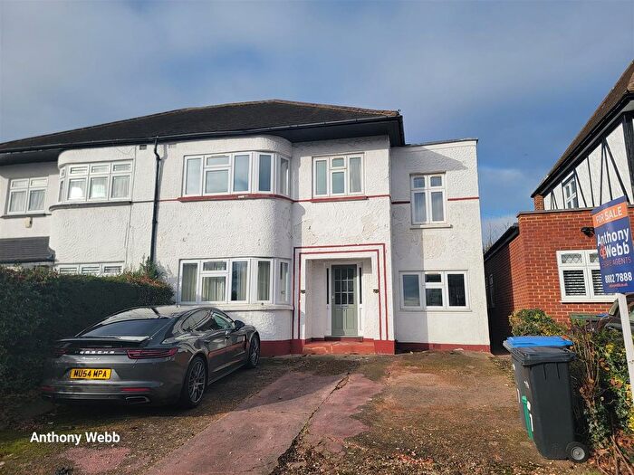 4 Bedroom Semi Detached House For Sale In Belgrave Gardens, Oakwood, N14