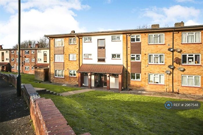2 Bedroom Flat To Rent In Sunderland Close, Rochester, ME1