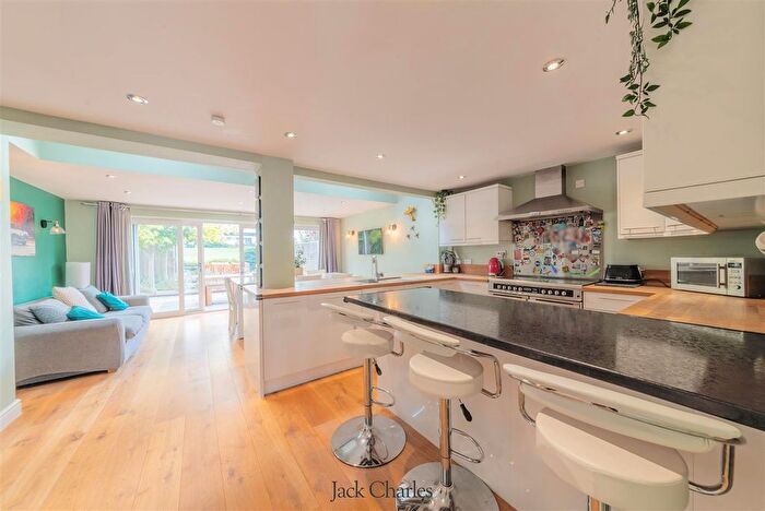 4 Bedroom Semi-Detached House For Sale In Fleming Way, Tonbridge, TN10
