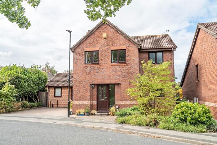 5 Bedroom Detached House For Sale In Danesmead Close, Fulford, York, YO10