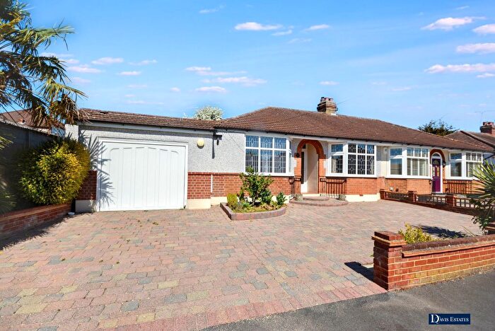 3 Bedroom Bungalow For Sale In Macdonald Avenue, Ardleigh Green, Hornchurch, RM11