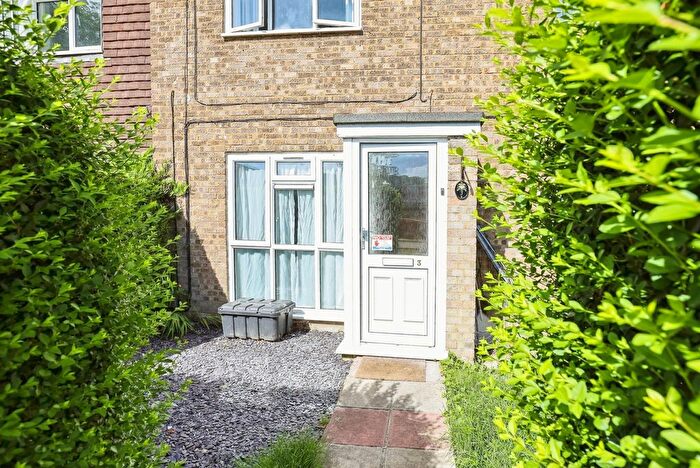 2 Bedroom Maisonette For Sale In Bristol Close, Crawley, West Sussex, RH10