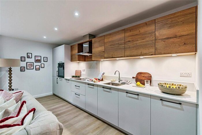 2 Bedroom Flat For Sale In Outwood Lane, Chipstead, Coulsdon, Surrey, CR5