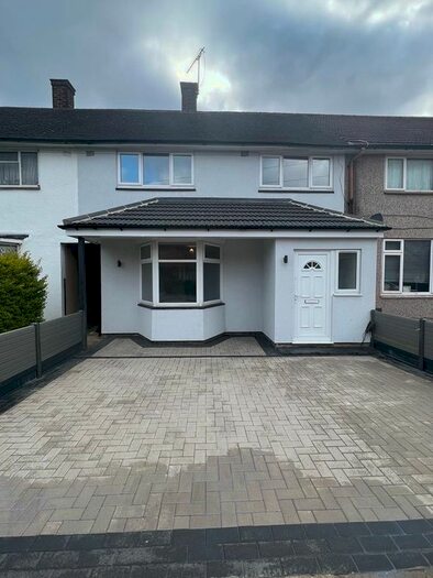 3 Bedroom Terraced House To Rent In Charlbury Crescent, Harrold Hill, RM3