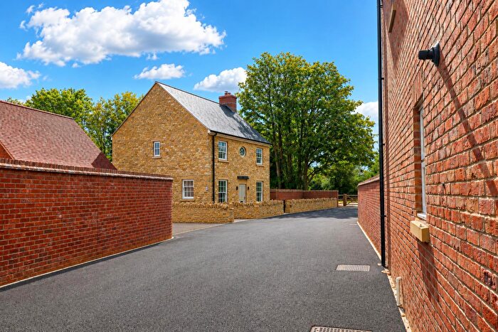 4 Bedroom Detached House For Sale In Cowells Road, Woodstock, OX20