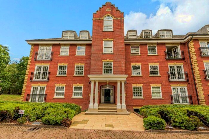 2 Bedroom Apartment To Rent In Keephatch House, Montague Close, Wokingham, RG40