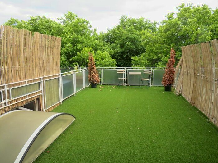 2 Bedroom Flat To Rent In Shepherds Hill, Highgate, N6