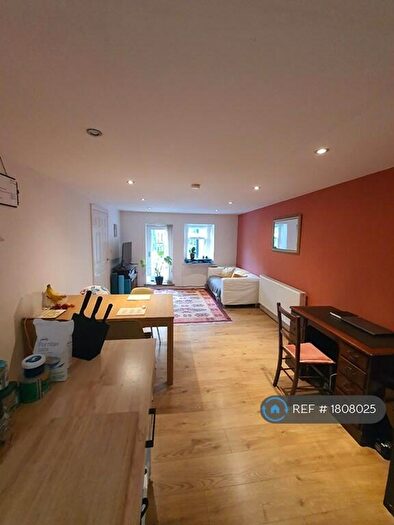 2 Bedroom Flat To Rent In Montgomery Road, Sheffield, S7