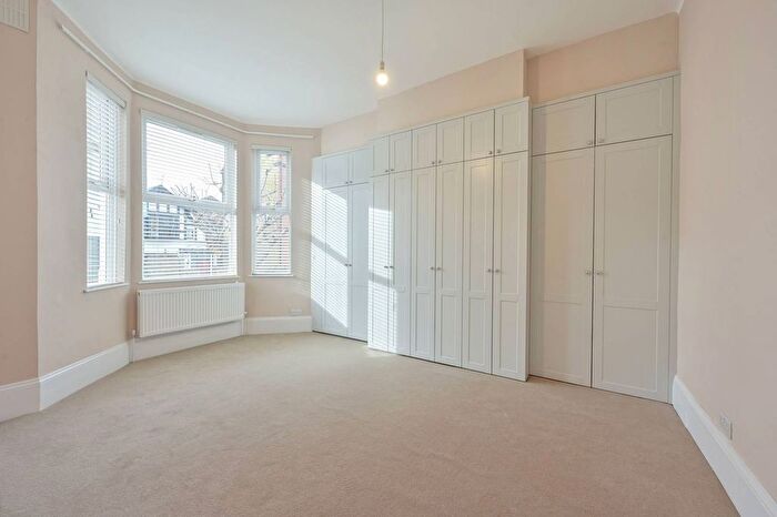 2 Bedroom Flat To Rent In Ringford Road, West Hill, London, SW18