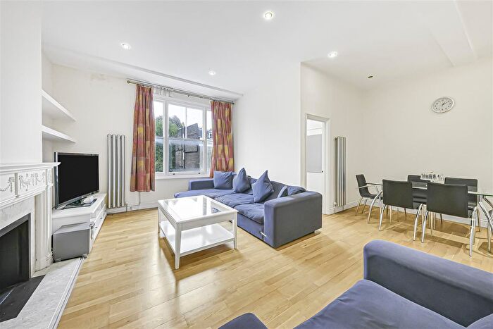 2 Bedroom Flat For Sale In Eardley Crescent, Earls Court, SW5