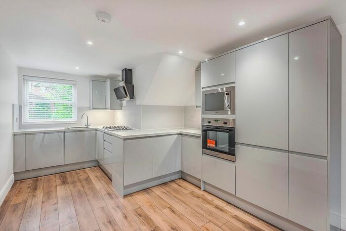 2 Bedroom Maisonette To Rent In Fountain Gardens, Windsor, SL4