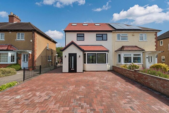 4 Bedroom Semi Detached House For Sale In Cranmer Road, Oxford, OX4
