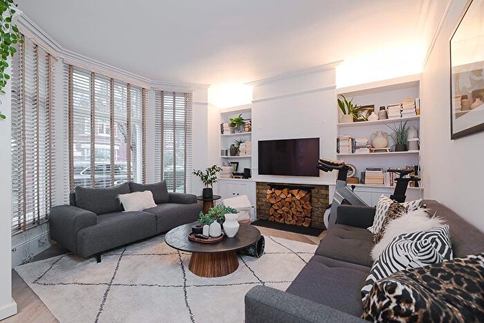 2 Bedroom Flat For Sale In Cowley Road, SW14