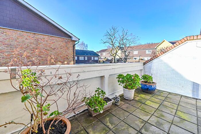 2 Bedroom Flat For Sale In Surr Street, Hillmarton Conservation Area, London, N7
