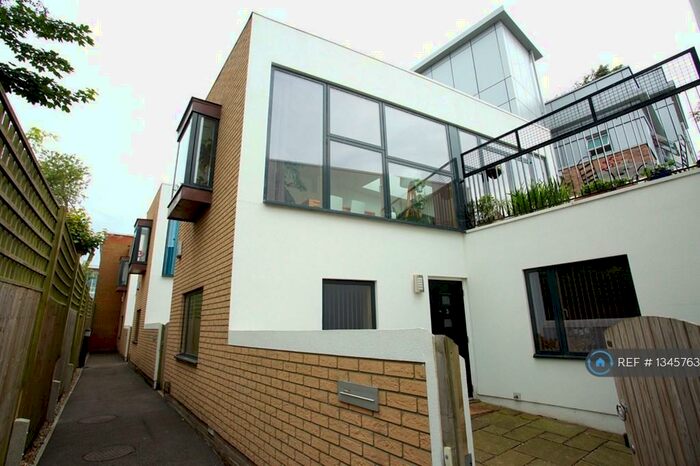 2 Bedroom Semi-Detached House To Rent In Hillside Mews, Guildford, GU1