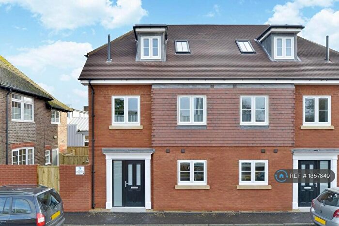 3 Bedroom Semi-Detached House To Rent In West Street, Haslemere, GU27