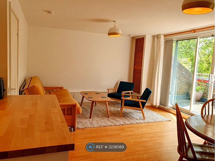 2 Bedroom Flat To Rent In Canal Street - Jericho, Oxford, OX2