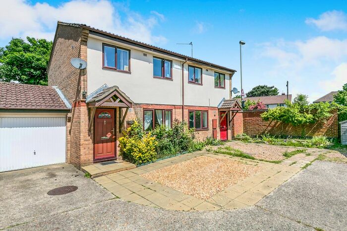 3 Bedroom Semi-Detached House To Rent In Highgrove, Farnborough, GU14