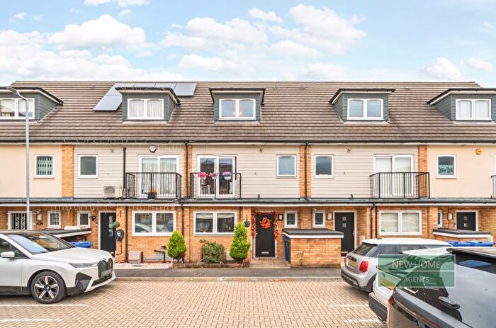 4 Bedroom Terraced House For Sale In Sartoria Close, Grays, RM20