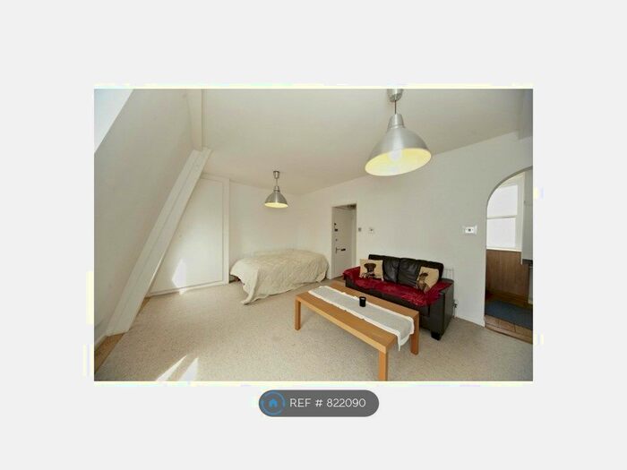 Studio To Rent In Snowsfields, London, SE1