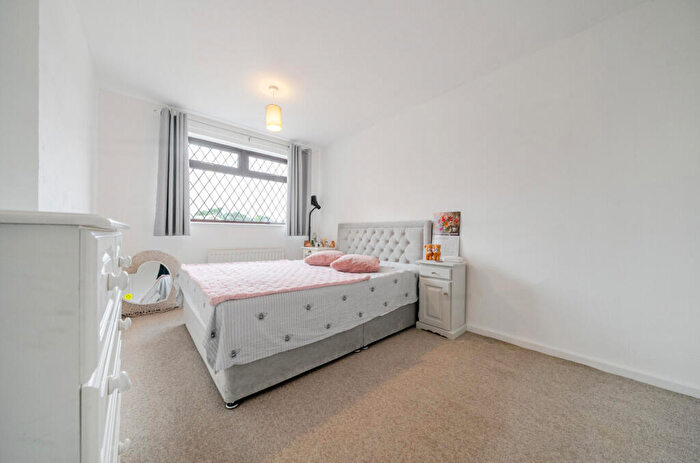 3 Bedroom End Of Terrace House For Sale In Snowden Royd, Bramley, Leeds, LS13