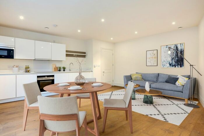 2 Bedroom Flat To Rent In Oakhill Road, London, SW15