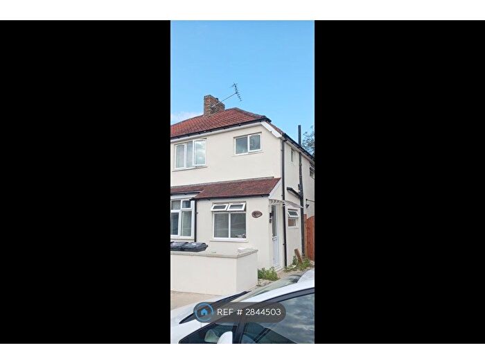 1 Bedroom Flat To Rent In Walnut Tree Road, Hounslow, TW5