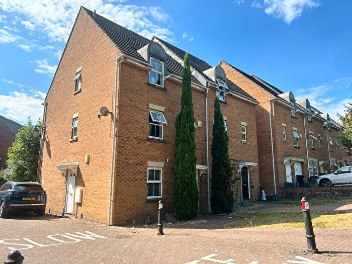 3 Bedroom Maisonette To Rent In Casson Drive, Bristol, BS16