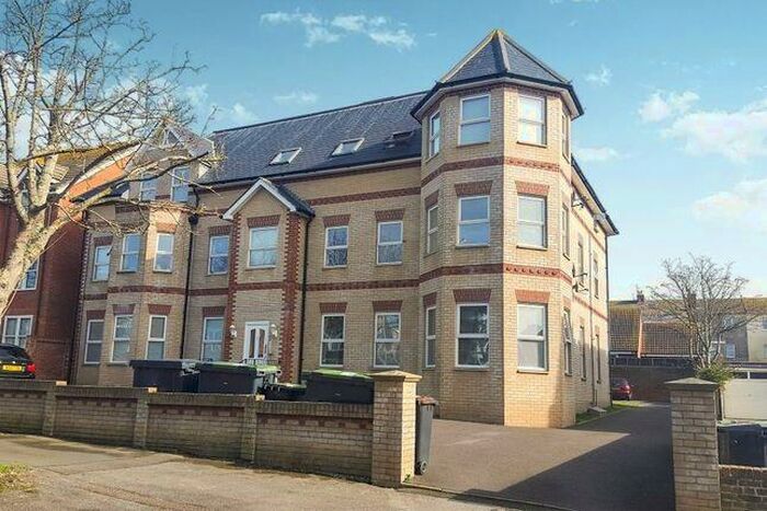 3 Bedroom Apartment To Rent In Grosvenor Road, Weymouth, DT4