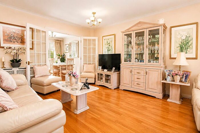 3 Bedroom End Of Terrace House For Sale In Armstrong Close, Borehamwood, WD6