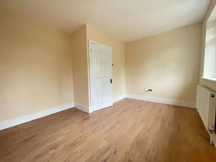 2 Bedroom Town House To Rent In Second Avenue, Dagenham, RM10