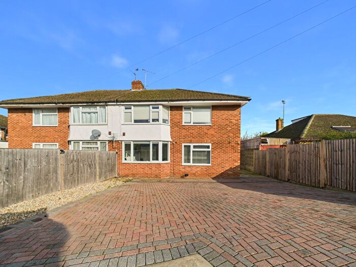 2 Bedroom Maisonette For Sale In Amblecote Road, Tilehurst, Reading, RG30
