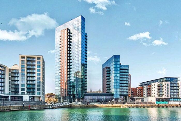 3 Bedroom Apartment To Rent In Ocean Way, Southampton, SO14