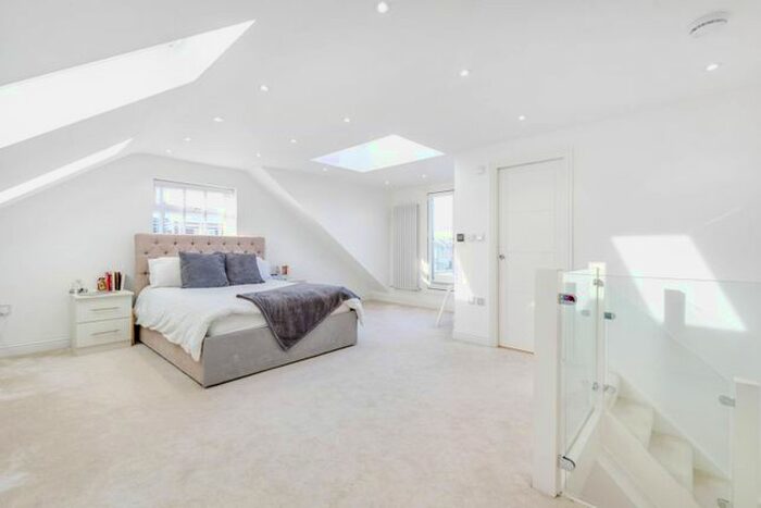 2 Bedroom Flat To Rent In Horn Lane, Acton, London, W3