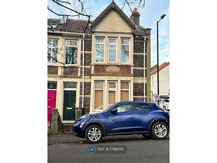 4 Bedroom End Of Terrace House To Rent In Park Crescent, Whitehall, Bristol, BS5