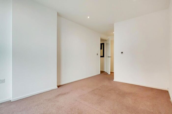 2 Bedroom Flat For Sale In The Oxygen, Royal Victoria Dock, E16
