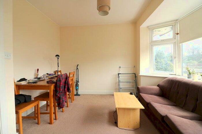 2 Bedroom Flat To Rent In Western Avenue, East Acton, London. W3