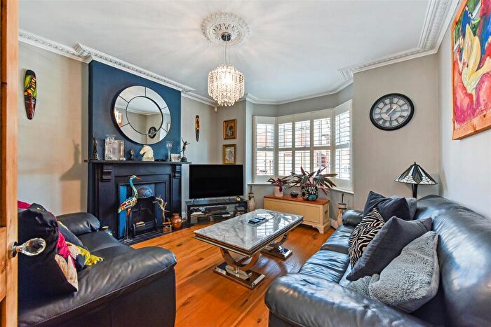 4 Bedroom Detached House For Sale In Balmoral Road, Andover, SP10