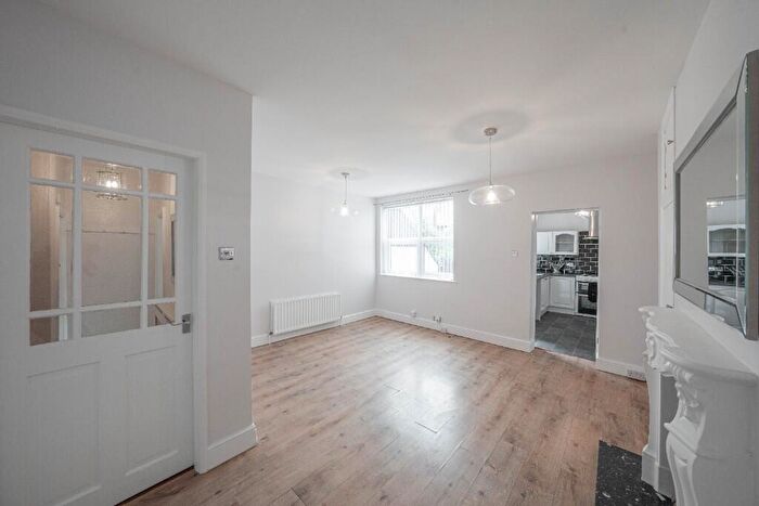 1 Bedroom Flat To Rent In Maxwell Street, Bensham, Gateshead, Tyne And Wear, NE8