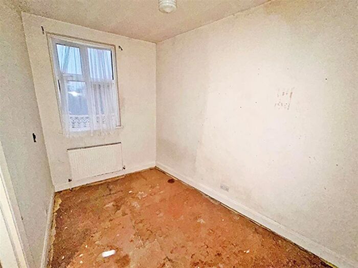 2 Bedroom Flat For Sale In Lower Addiscombe Road, Croydon, CR0