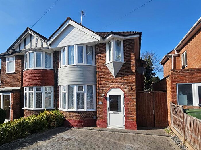 3 Bedroom Semi-Detached House For Sale In Valley Road, Solihull, B92