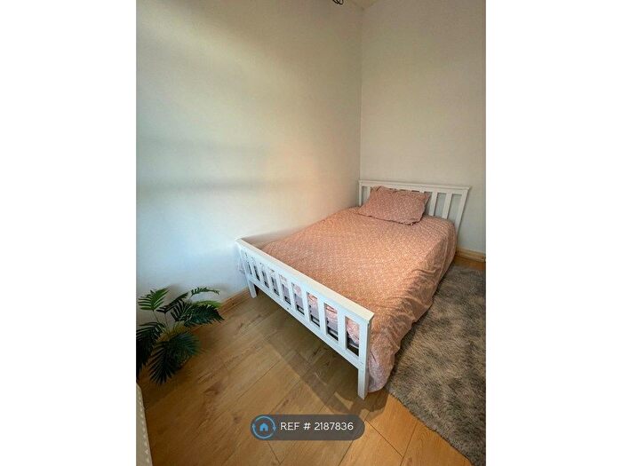 3 Bedroom Flat To Rent In Portnall Road, London, W9