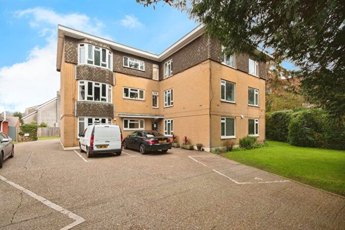 2 Bedroom Flat For Sale In Richmond Park Road, Bournemouth, BH8