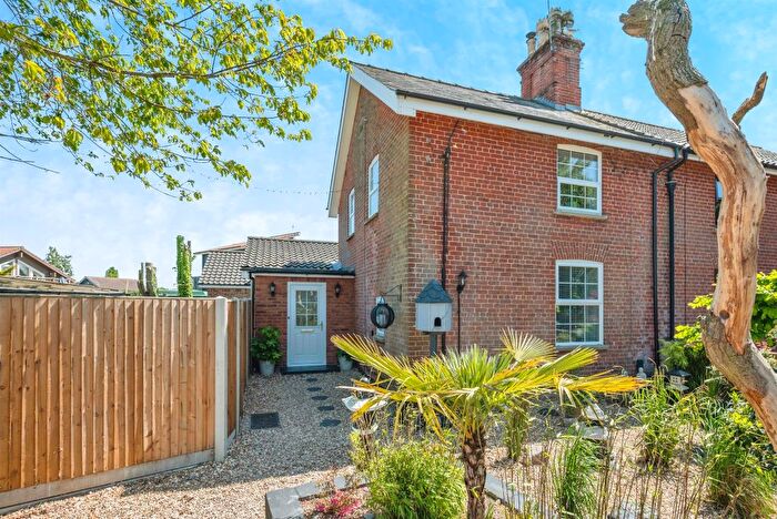 4 Bedroom Semi-Detached House For Sale In Caldecott Cottages, Fritton, Great Yarmouth, NR31