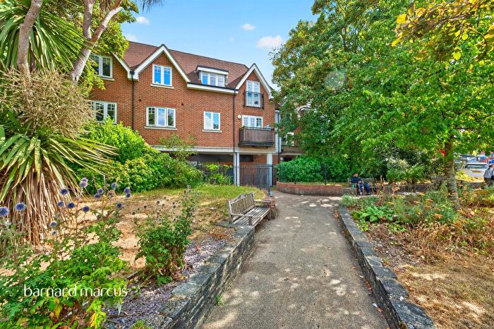 1 Bedroom Flat For Sale In Cheam Road, Epsom, KT17